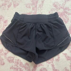Lululemon black shorts 2.5 hottie hot low rise size 4
